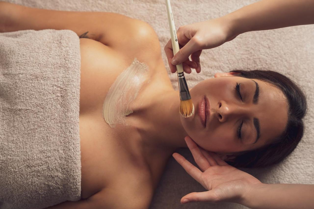Hotel Helvetia Thermal Spa ポッレッタ・テルメ エクステリア 写真